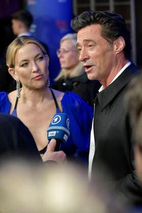 Kate Hudson and Hugh Jackman at the European premiere of the movie Song Sung Blue at Zoo Palast Berlin, 19 11 2025 Foto:xM.xBehrensx xFuturexImagex blue_5170