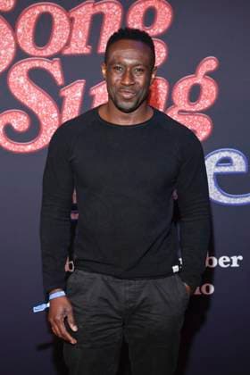 abb Jerry Kwarteng as a guest on the red carpet at the European premiere of the movie Song Sung Blue at Zoo Palast Berlin on 19 11 2025 in Berlin Berlin Germany