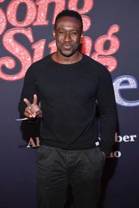 abb Jerry Kwarteng as a guest on the red carpet at the European premiere of the movie Song Sung Blue at Zoo Palast Berlin on 19 11 2025 in Berlin Berlin Germany
