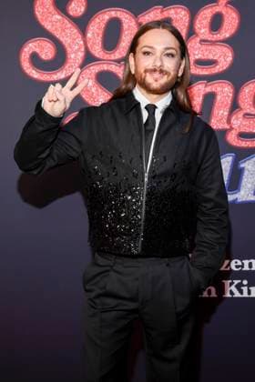 abb Riccardo Simonetti as a guest on the red carpet at the European premiere of the movie Song Sung Blue at Zoo Palast Berlin on 19 11 2025 in Berlin Berlin Germany