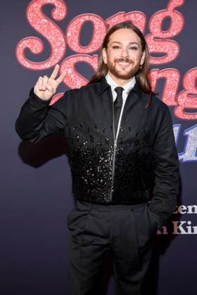 abb Riccardo Simonetti as a guest on the red carpet at the European premiere of the movie Song Sung Blue at Zoo Palast Berlin on 19 11 2025 in Berlin Berlin Germany