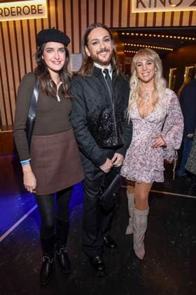 abb Marie Nasemann, Riccardo Simonetti and Annemarie Eilfeld as guests on the red carpet at the European premiere of the movie Song Sung Blue at Zoo Palast Berlin on 19 11 2025 in Berlin Berlin Germany