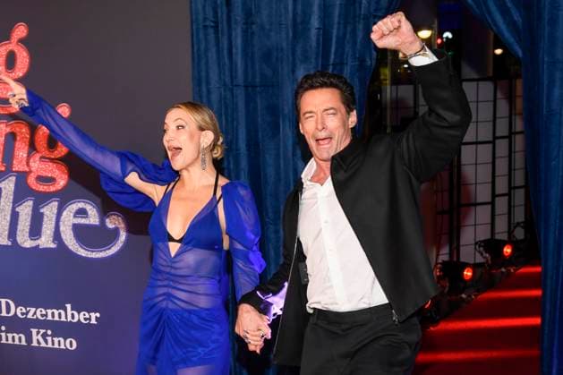 abb Hugh Jackman and Kate Hudson as guests on the red carpet at the European premiere of the movie Song Sung Blue at Zoo Palast Berlin on 19 11 2025 in Berlin Berlin Germany
