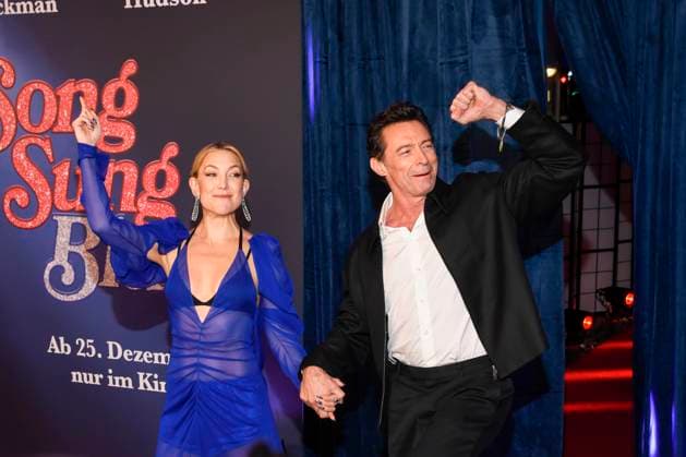 abb Hugh Jackman and Kate Hudson as guests on the red carpet at the European premiere of the movie Song Sung Blue at Zoo Palast Berlin on 19 11 2025 in Berlin Berlin Germany