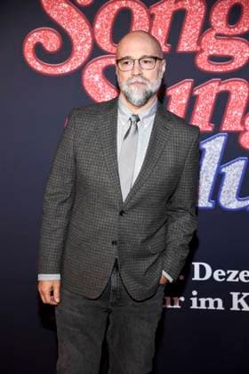 abb Craig Brewer as a guest on the red carpet at the European premiere of the movie Song Sung Blue at Zoo Palast Berlin on 19 11 2025 in Berlin Berlin Germany