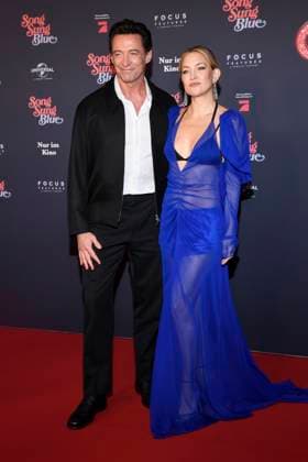 abb Hugh Jackman and Kate Hudson as guests on the red carpet at the European premiere of the movie Song Sung Blue at Zoo Palast Berlin on 19 11 2025 in Berlin Berlin Germany