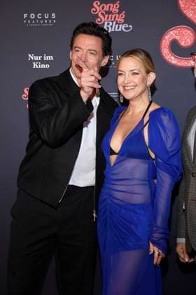 abb Hugh Jackman and Kate Hudson as guests on the red carpet at the European premiere of the movie Song Sung Blue at Zoo Palast Berlin on 19 11 2025 in Berlin Berlin Germany