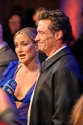abb Hugh Jackman and Kate Hudson as guests on the red carpet at the European premiere of the movie Song Sung Blue at Zoo Palast Berlin on 19 11 2025 in Berlin Berlin Germany