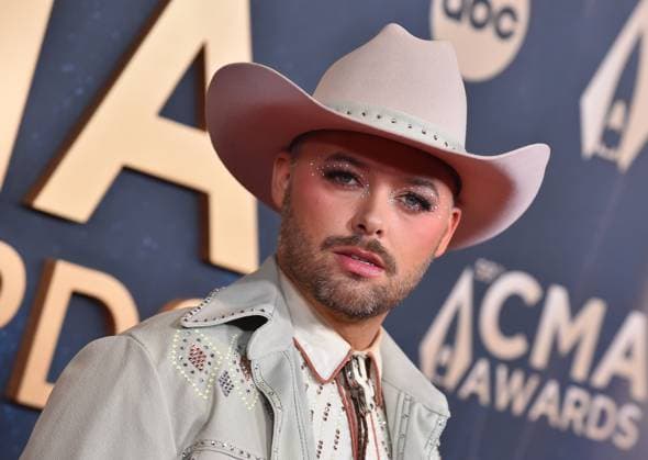59th Annual CMA Awards - Arrivals Adam Mac arriving at the 59th Annual Country Music Association Awards held at the Bridgestone Arena on November 19, 2025 in Nashville, TN. Nashville Bridgestone Arena Tennessee USA Copyright: xOConnor-Arroyo AFF-USA.comx