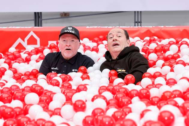 Presenter Wolfram Kons and singer Joey Kelly in a ball pit during a photo session to mark 30 years of the RTL telethon in the RTL building on Picassoplatz Cologne, 19 11 2025 NRW Germany Copyright: xChristophxHardtx