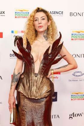 Leila Lowfire bei der 18. Verleihung der Goldenen Bild der Frau 2025 im Stage Theater im Hafen. Hamburg, 19.11.2025 Foto:xC.xTamckex xFuturexImagex goldene_bild_5119