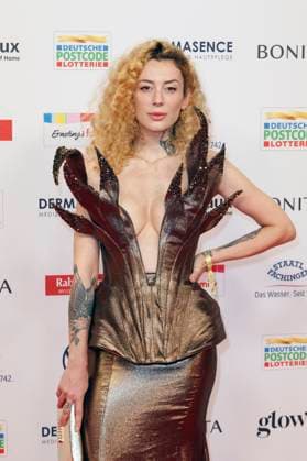 Leila Lowfire bei der 18. Verleihung der Goldenen Bild der Frau 2025 im Stage Theater im Hafen. Hamburg, 19.11.2025 Foto:xC.xTamckex xFuturexImagex goldene_bild_5121