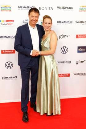 Frederik Braun mit Ehefrau Johanna Braun bei der 18. Verleihung der Goldenen Bild der Frau 2025 im Stage Theater im Hafen. Hamburg, 19.11.2025 Foto:xC.xTamckex xFuturexImagex goldene_bild_5201
