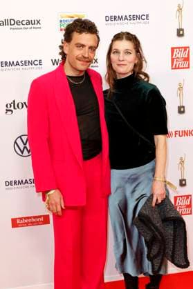 Enrique Fiß und Anna Krestel bei der 18. Verleihung der Goldenen Bild der Frau 2025 im Stage Theater im Hafen. Hamburg, 19.11.2025 Foto:xC.xTamckex xFuturexImagex goldene_bild_5294