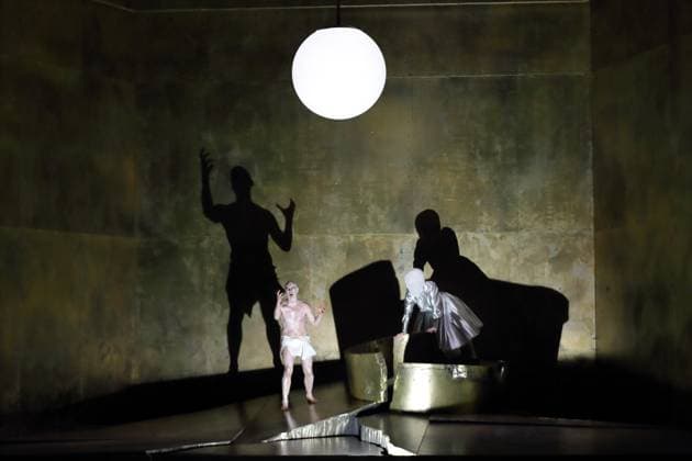 Günter Papendell as Jochanaan and Nicole Chevalier as Salome during the photo rehearsal for Salome at the Komische Oper im Schillertheater in Berlin, November 19, 2025 Music drama in one act by Richard Strauss Musical direction James Gaffigan Production Evgeny Titov Stage Rufus Didwiszus Costumes Esther Bialas Premiere is on November 22, 2025