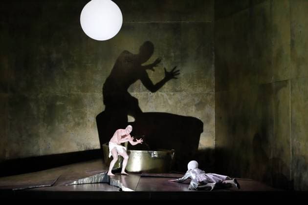 Günter Papendell as Jochanaan and Nicole Chevalier as Salome during the photo rehearsal for Salome at the Komische Oper im Schillertheater in Berlin, November 19, 2025 Music drama in one act by Richard Strauss Musical direction James Gaffigan Production Evgeny Titov Stage Rufus Didwiszus Costumes Esther Bialas Premiere is on November 22, 2025