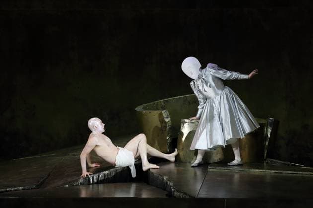 Günter Papendell as Jochanaan and Nicole Chevalier as Salome during the photo rehearsal for Salome at the Komische Oper im Schillertheater in Berlin, November 19, 2025 Music drama in one act by Richard Strauss Musical direction James Gaffigan Production Evgeny Titov Stage Rufus Didwiszus Costumes Esther Bialas Premiere is on November 22, 2025