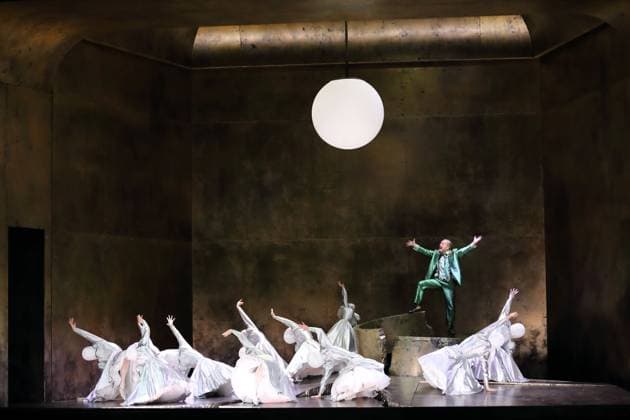 Matthias Wohlbrecht as Herod and dancers during the photo rehearsal for Salome at the Komische Oper im Schillertheater in Berlin, November 19, 2025 Music drama in one act by Richard Strauss Musical direction James Gaffigan Production Evgeny Titov Stage Rufus Didwiszus Costumes Esther Bialas Premiere is on November 22, 2025 Komische Oper Berlin Salome