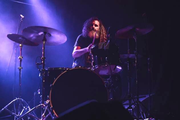 Paolo Mongardi live at a concert of Micah P Hinsons The Tomorrow Man Tour at the Monk Club Rome, 19 11 2025 Foto:xE.xVertollix xFuturexImagex hinson_5106
