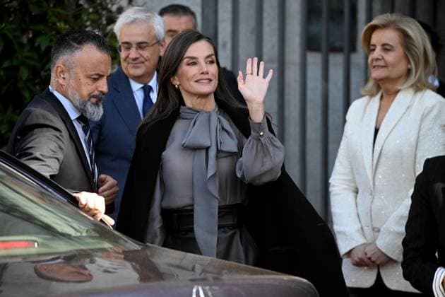 40th anniversary of the creation of the CEOE Foundation Queen Letizia and the President of the CEOE Foundation, Fátima Bánez, leave the Royal Theater after the celebration of the 40th anniversary of the creation of the CEOE Foundation, on November 20, 2025, in Madrid Spain The event aims to highlight the role of Spanish companies as relevant actors in the advancement, modernization and welfare of Spanish society ANNIVERSARY ACT BUSINESS CEOE LETIZIA QUEEN NOVEMBER 20, 2025 José Madrid Madrid Spain  Copyright: xJosÃ xOlivax 7112868