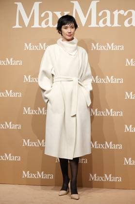 November 20, 2025, Tokyo, Japan - Japanese model Tao Okamoto poses for a photo call for Italian high fashion brand Max Mara popup store preview event in Tokyo on Thursday, November 20, 2025. (photo by Yoshio Tsunoda AFLO)  aflo_311008017