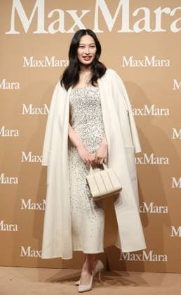 November 20, 2025, Tokyo, Japan - Japanese model Aya Omasa poses for a photo call for Italian high fashion brand Max Mara popup store preview event in Tokyo on Thursday, November 20, 2025. (photo by Yoshio Tsunoda AFLO)  aflo_311008057