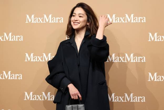 November 20, 2025, Tokyo, Japan - Japanese actress Anne Nakamura poses for a photo call for Italian high fashion brand Max Mara popup store preview event in Tokyo on Thursday, November 20, 2025. (photo by Yoshio Tsunoda AFLO)  aflo_311008126