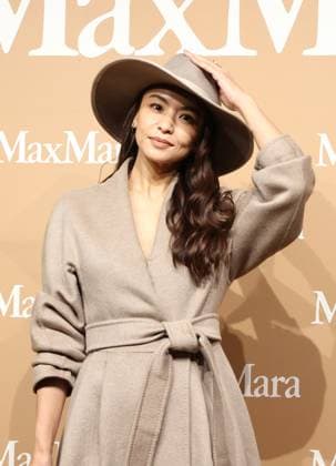 November 20, 2025, Tokyo, Japan - Japanese model Makiko Takizawa poses for a photo call for Italian high fashion brand Max Mara popup store preview event in Tokyo on Thursday, November 20, 2025. (photo by Yoshio Tsunoda AFLO)  aflo_311008130