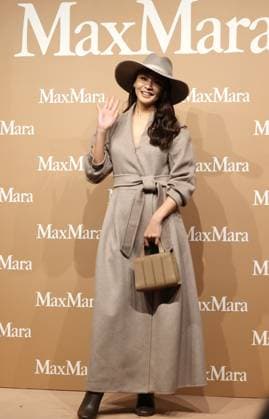 November 20, 2025, Tokyo, Japan - Japanese model Makiko Takizawa poses for a photo call for Italian high fashion brand Max Mara popup store preview event in Tokyo on Thursday, November 20, 2025. (photo by Yoshio Tsunoda AFLO)  aflo_311008134