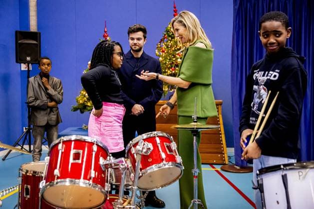 Amsterdam, The Netherlands, 2025-11-20 14:25:21 AMSTERDAM, 20-11-2025, Mobiel Primary School. Queen Maxima, honorary chair of More Music in the Classroom, visited Mobiel Primary School in Amsterdam. Mobiel Primary School is one of twelve primary schools participating in the largest school band in the Netherlands. The school band performs during the annual Christmas Music Gala, which raises awareness of the importance of music and creative education. PHOTO: NLBeeld POOL Patrick van Katwijk Credit: NL Beeld Patrick van Emst  Copyright: xx x