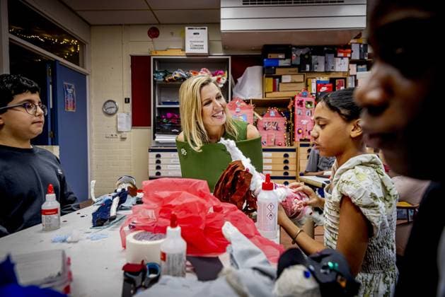 Amsterdam, The Netherlands, 2025-11-20 14:40:29 AMSTERDAM, 20-11-2025, Mobiel Primary School. Queen Maxima, honorary chair of More Music in the Classroom, visited Mobiel Primary School in Amsterdam. Mobiel Primary School is one of twelve primary schools participating in the largest school band in the Netherlands. The school band performs during the annual Christmas Music Gala, which raises awareness of the importance of music and creative education. PHOTO: NLBeeld POOL Patrick van Katwijk Credit: NL Beeld Patrick van Emst  Copyright: xx x