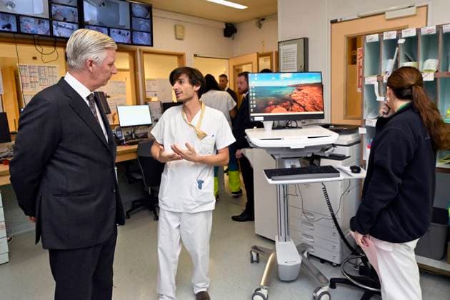 King Philippe visits the emergency department at Saint-Pierre University Hospital BRUSSELS, BELGIUM - NOVEMBER 20 : King Philippe visits the emergency department at Saint-Pierre University Hospital. Located in the heart of Brussels, this hospital is deeply rooted in the social reality of the city and plays a crucial role in frontline healthcare. During his visit, the King follows the typical journey of a patient admitted to the emergency department. He is then briefed on developments in Brussels in terms of (mental) health, precariousness and urban violence. Finally, he talks to several people working in the field on November 20, 2025 in Brussels, Belgium, 20 11 2025 Brussels Belgium  Copyright: xDidierxLebrunx