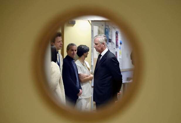 King Philippe visits the emergency department at Saint-Pierre University Hospital BRUSSELS, BELGIUM - NOVEMBER 20 : King Philippe visits the emergency department at Saint-Pierre University Hospital. Located in the heart of Brussels, this hospital is deeply rooted in the social reality of the city and plays a crucial role in frontline healthcare. During his visit, the King follows the typical journey of a patient admitted to the emergency department. He is then briefed on developments in Brussels in terms of (mental) health, precariousness and urban violence. Finally, he talks to several people working in the field on November 20, 2025 in Brussels, Belgium, 20 11 2025 Brussels Belgium  Copyright: xDidierxLebrunx