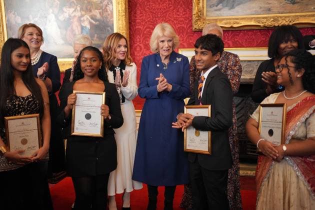The Queen s Commonwealth Essay Competition 2025 Queen Camilla (centre) stands with guests and the winners and runners up of the Queen s Commonwealth Essay Competition 2025 (left to right) Senior Winner, Kaira Puri, 17, from Gurugram, Haryana, India, Senior Runner-Up, Pandora Onyedire, 17, from Lagos, Nigeria, Junior Winner, Vivian Agarwal, 14, of Mumbai, India and Junior Runner Up, Lakshmi Manognya Achanta, 14, from Singapore, during a reception at St James Palace in London. Picture date: Thursday November 20, 2025., Credit:Yui Mok Avalon UK, London  Copyright: xYuixMokx xAvalonx 1053552118