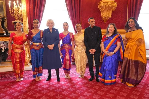 The Queen s Commonwealth Essay Competition 2025 Queen Camilla with performers, during a reception to celebrate the winners of the Queen s Commonwealth Essay Competition at St James Palace in London. Picture date: Thursday November 20, 2025., Credit:Yui Mok Avalon UK, London  Copyright: xYuixMokx xAvalonx 1053552178
