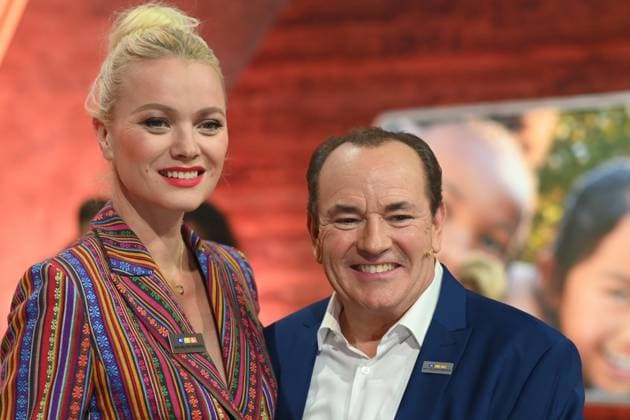 Franziska KNUPPPE, model, Wolfram KONS, presenter, 30 RTL Spendenmarathon Wir helfen Kindern , television, 20 21 11 2024 in Huerth, Germany,