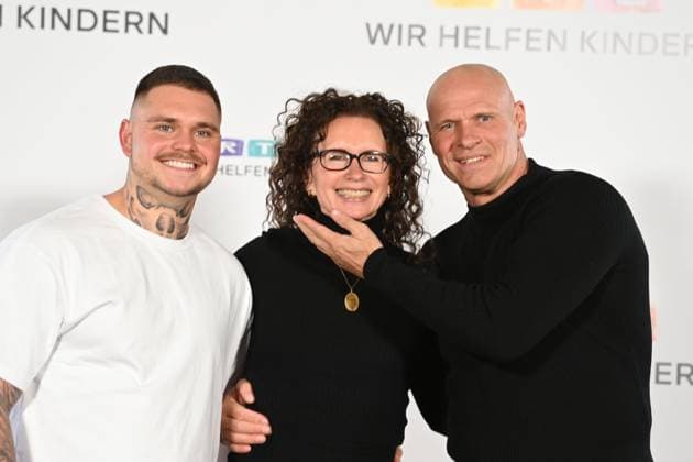 Thorsten LEGAT, former soccer player, with his wife Alexandra and son Nico, 30 RTL Spendenmarathon Wir helfen Kindern , television, 20 21 11 2024 in Huerth, Germany,