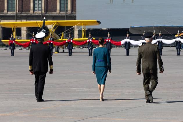 November 20, 2025, Mexico City, Mexico: Parade commemorating the 115th anniversary of the start of the Mexican Revolution, in which various contingents from the Army, Air Force, and National Guard participated, some characterized as historical figures. The president of Mexico, CLAUDIA SHEINBAUM PARDO, led the event with the presence of military and civil authorities. The route went from the main square of Mexico City to the Monument to the Revolution. Mexico City Mexico - ZUMAl178 20251120_znp_l178_037 Copyright: xCristianxLeyvax
