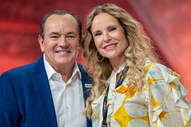 Presenter Wolfram Kons l and presenter Katja Burkard at the 30th RTL Charity Marathon 2025 in Studio 8 of the EMG Studios in Hürth, 20 11 2025 30th RTL Charity Marathon 2025 in Studio 8 of the EMG Studios in Hürth Copyright: MarcoxBader