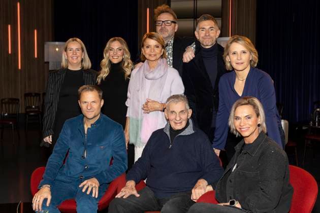 From left to right sitting in front Philipp HOCHMAIR, Heinz HOENIG with wife Annika KAERSTEN HOENIG KÄRSTEN HOENIG , standing in the back Clare DEVLIN, Sandy MOELLING MÖLLING , Uschi GLAS, Paul PANZER and the presenters Micky BEISENHERZ and Susan LINK, in the TV program ,,Koelner Treff,, on WDR television, recording on 20 11 2025