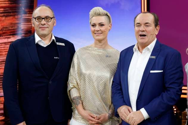 Christian Göbser, Carola Holzner and Wolfram Kons at the 30 RTL Spendenmarathon 2025 in Studio 8 at EMG Studios Hürth, 20 11 2025 Foto:xR.xStoffelsx xFuturexImagex spendenmarathon_5328