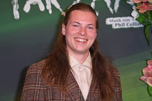 Gabriel Kelly at the TARZAN musical premiere at the Stage Theater Neue Flora in Hamburg on 20 11 2025