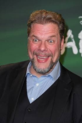 Tetje Mierendorf at the TARZAN musical premiere at the Stage Theater Neue Flora in Hamburg on 20 11 2025