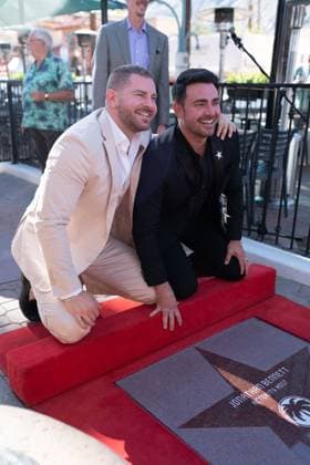 November 20, 2025, Palm Springs, California, USA: Actor, television host, producer, and LGBTQI+ advocateÃ‚ JONATHAN BENNETT honored with theÃ‚ 483rd starÃ‚ on theÃ‚ Palm Springs Walk of the Stars, joined by husband JAYMES VAUGHAN. Palm Springs USA - ZUMAp226 20251120_zep_p226_008 Copyright: xPatrickxPerezx