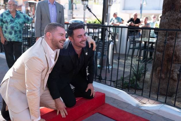 November 20, 2025, Palm Springs, California, USA: Actor, television host, producer, and LGBTQI+ advocateÃ‚ JONATHAN BENNETT honored with theÃ‚ 483rd starÃ‚ on theÃ‚ Palm Springs Walk of the Stars, joined by husband JAYMES VAUGHAN. Palm Springs USA - ZUMAp226 20251120_zep_p226_009 Copyright: xPatrickxPerezx