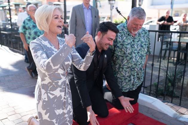 November 20, 2025, Palm Springs, California, USA: Actor, television host, producer, and LGBTQI+ advocateÃ‚ JONATHAN BENNETT honored with theÃ‚ 483rd starÃ‚ on theÃ‚ Palm Springs Walk of the Stars. Palm Springs USA - ZUMAp226 20251120_zep_p226_010 Copyright: xPatrickxPerezx