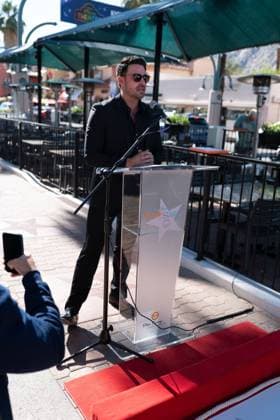 November 20, 2025, Palm Springs, California, USA: Actor, television host, producer, and LGBTQI+ advocateÃ‚ JONATHAN BENNETT honored with theÃ‚ 483rd starÃ‚ on theÃ‚ Palm Springs Walk of the Stars. Palm Springs USA - ZUMAp226 20251120_zep_p226_016 Copyright: xPatrickxPerezx