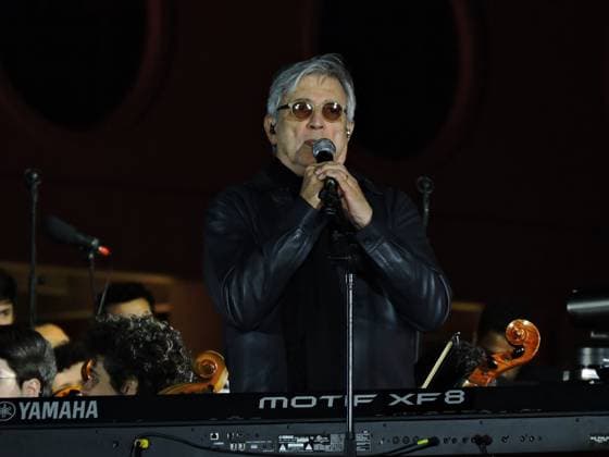 RECORD DATE NOT STATED Christmas concert for a good cause. Sao Paulo (SP), 11 20 2025 - Music Concert Christmas: Charles Miller Square hosts the first edition of Christmas for Good - a concert with Andrea Bocelli, Ivan Lins, Simone, Paula Lima, Tony Gordon, and opera singer Valentina Lassi. The event also included the inauguration of the Pacaembu Christmas tree, 21 meters tall. (Foto: Leandro Chemalle Thenews2 imago images) Christmas concert for a good cause.  Copyright: xLeandroxChemallex