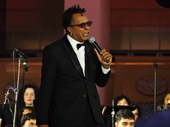 RECORD DATE NOT STATED Christmas concert for a good cause. Sao Paulo (SP), 11 20 2025 - Music Concert Christmas: Charles Miller Square hosts the first edition of Christmas for Good - a concert with Andrea Bocelli, Ivan Lins, Simone, Paula Lima, Tony Gordon, and opera singer Valentina Lassi. The event also included the inauguration of the Pacaembu Christmas tree, 21 meters tall. (Foto: Leandro Chemalle Thenews2 imago images) Christmas concert for a good cause.  Copyright: xLeandroxChemallex