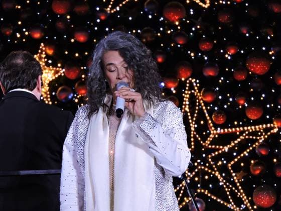 RECORD DATE NOT STATED Christmas concert for a good cause. Sao Paulo (SP), 11 20 2025 - Music Concert Christmas: Charles Miller Square hosts the first edition of Christmas for Good - a concert with Andrea Bocelli, Ivan Lins, Simone, Paula Lima, Tony Gordon, and opera singer Valentina Lassi. The event also included the inauguration of the Pacaembu Christmas tree, 21 meters tall. (Foto: Leandro Chemalle Thenews2 imago images) Christmas concert for a good cause.  Copyright: xLeandroxChemallex